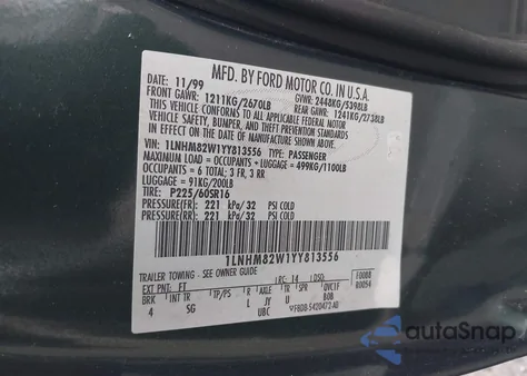 2000 Lincoln Town Car Signature from USA, damaged, VIN 1LNHM82W1YY813556